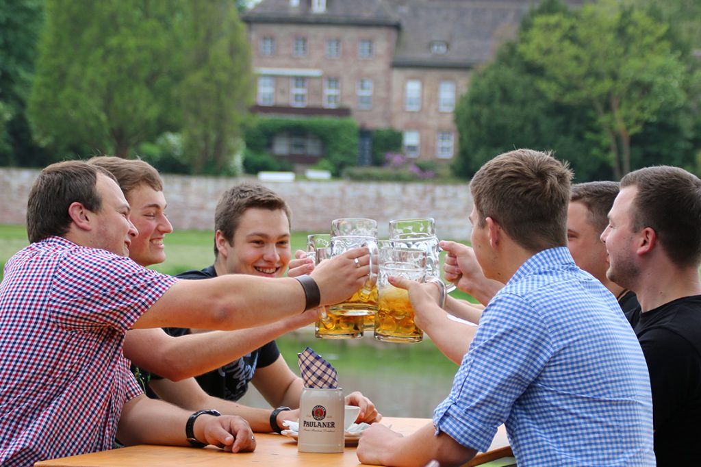 grohnder-faehrhaus-biergarten-weserblick_3 grohnder-faehrhaus-biergarten-weserblick_3