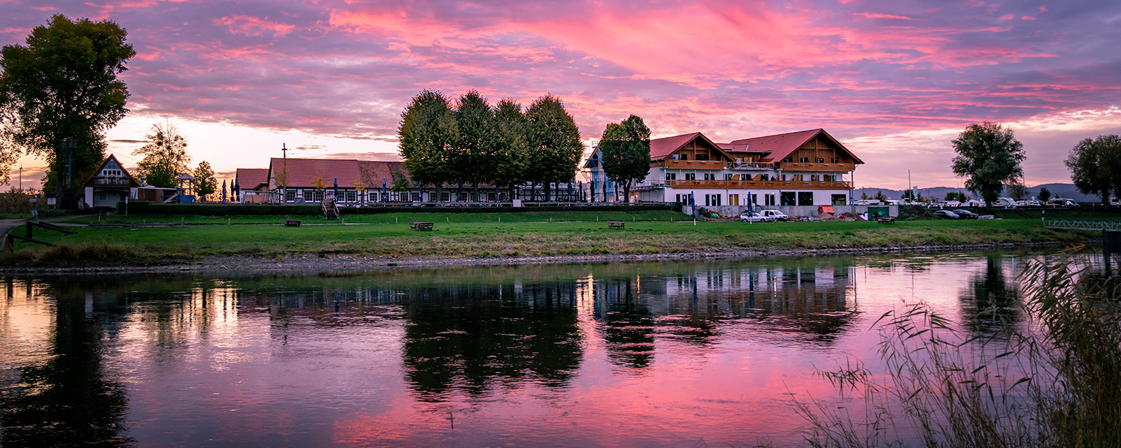 Hochzeitslocation mit Saal und Hotel bei Hameln an der Weser (Grohnder Fährhaus)