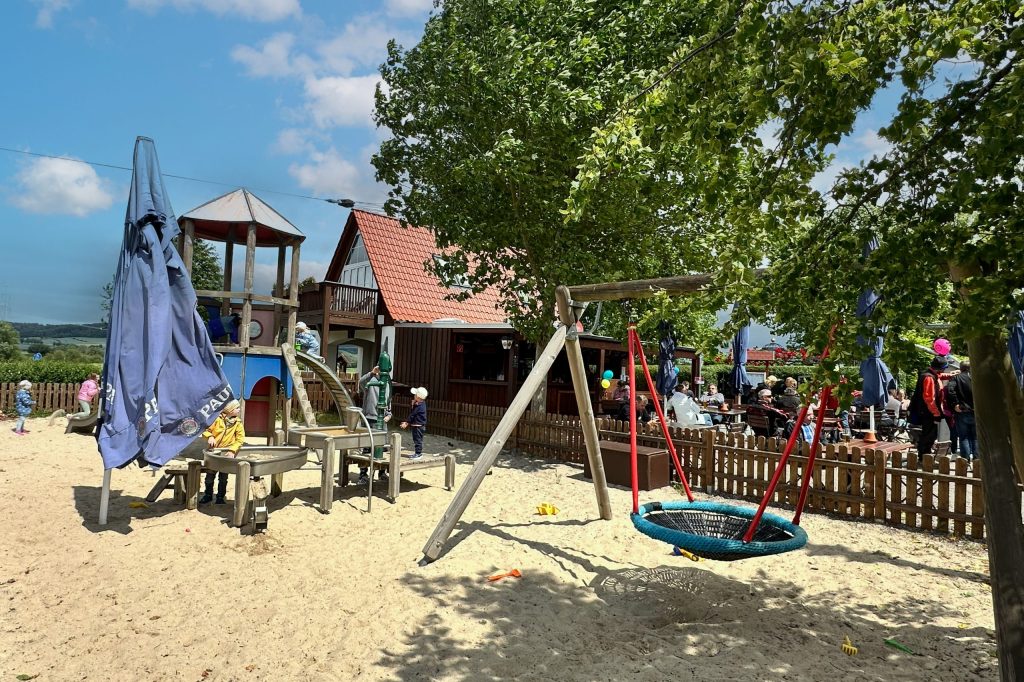 Spielplatz-SB-Bereich-Wirtshaus-Biergarten-Hameln-Grohnder-Fährhaus Spielplatz-SB-Bereich-Wirtshaus-Biergarten-Hameln-Grohnder-Fährhaus