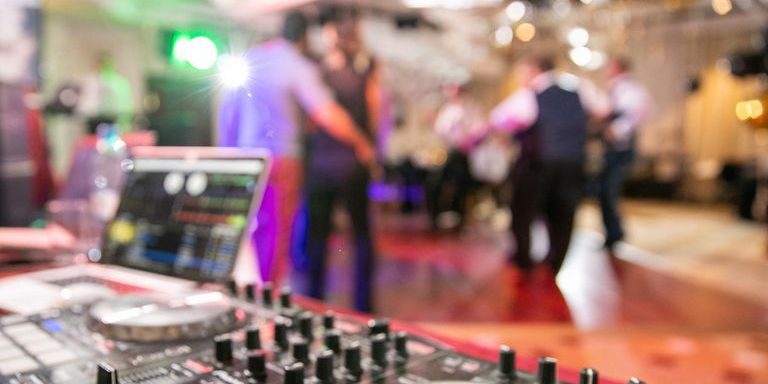 csm_DJ_Pult_Tanzparty_38da5f7983